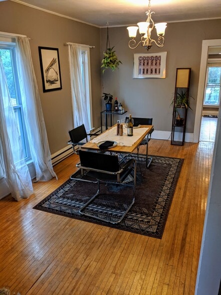 Dining room gets great light as well. - 2526 NE Taylor St