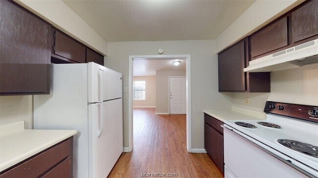 Building Photo - 2807 Longmire Dr