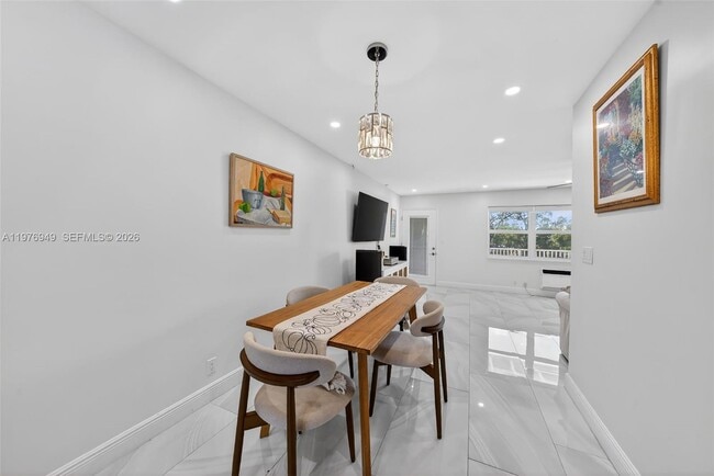 Building Photo - 3922 NE 166th St