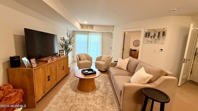 Building Photo - 57-61 Brighton Avenue Unit 301