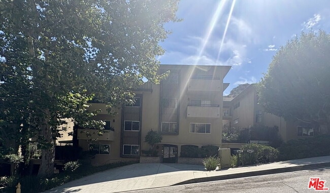 Building Photo - 6752 Hillpark Dr