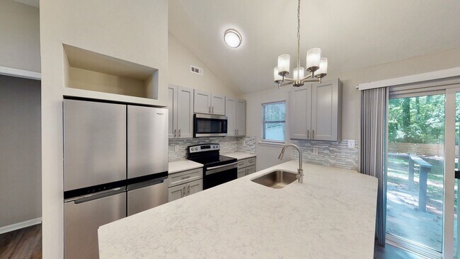 Building Photo - 5012 Glenview Ct