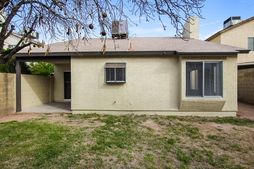 Building Photo - 10012 N 66th Dr