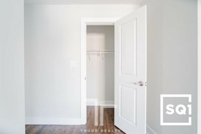 Building Photo - 2 bedroom in Chicago IL 60626