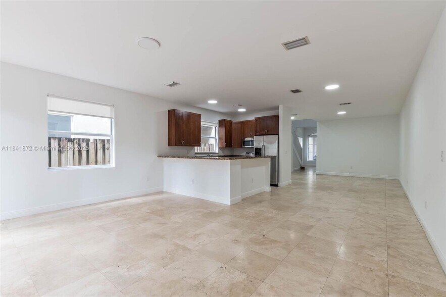 Primary Photo - 3133 Hibiscus St