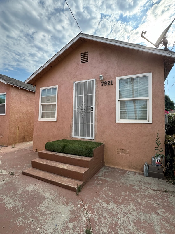 Building Photo - 7921 Morton Ave