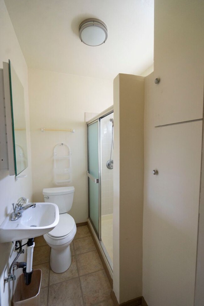 Building Photo - Adorable 1 bedroom in Pomona!