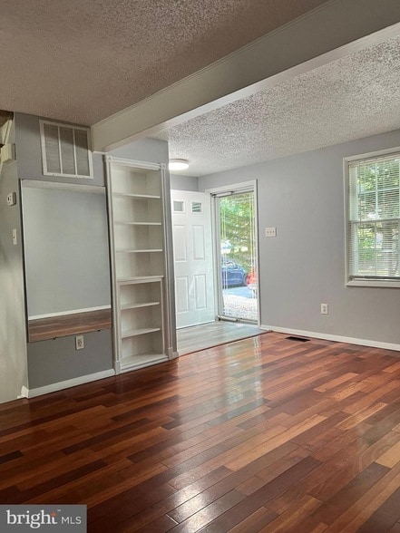 Building Photo - 8156 Dark Den Cir