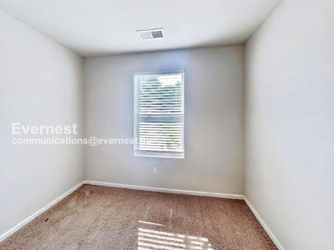 Building Photo - Limited Time Special Offer! / Lovely 3-Bedroom Home with Hookups / Pet-Friendly / Available Now!