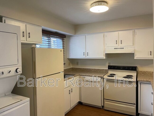 Building Photo - 7042 Longstreet Dr
