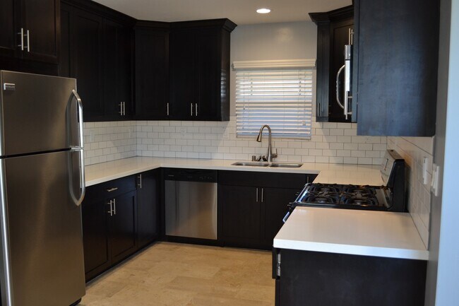Building Photo - Stylish 2BD Golden Hill Gem | A/C, Bonus R...