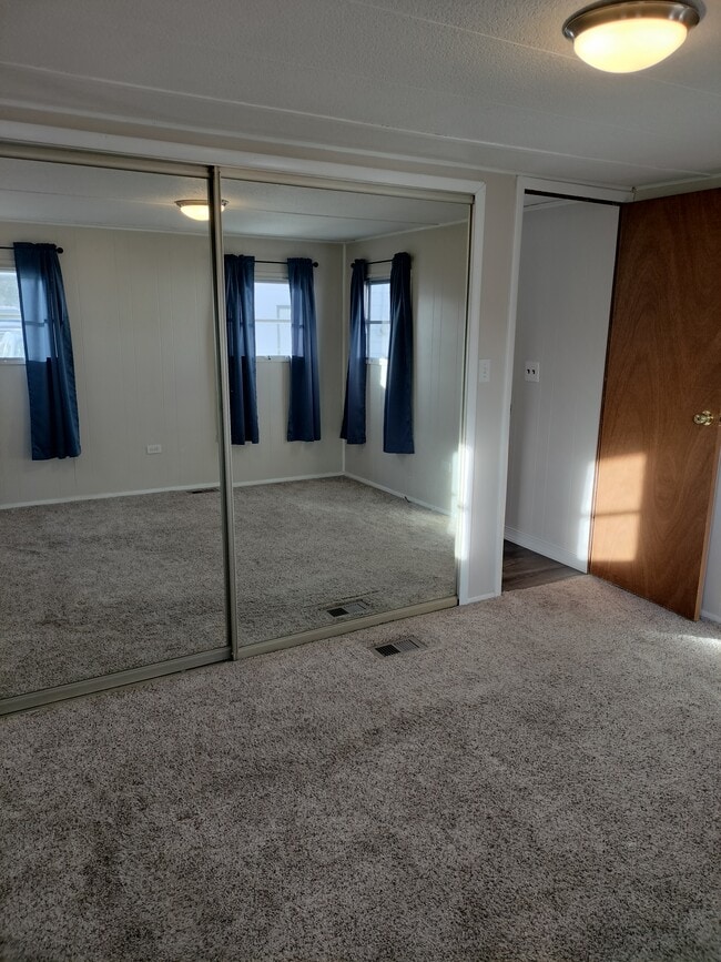 Building Photo - 1412-1411 11th Ave S