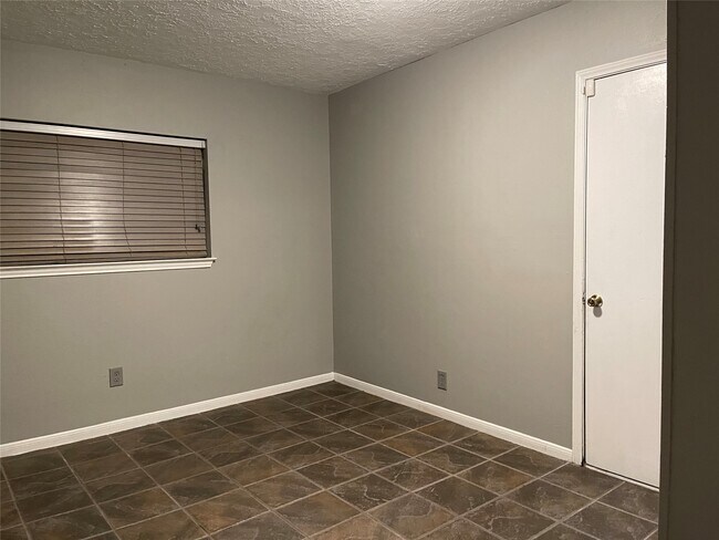 Building Photo - 9838 Golden Eagle St