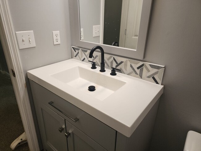 Basement bathroom inside view - 1284 Scripps Ct SW