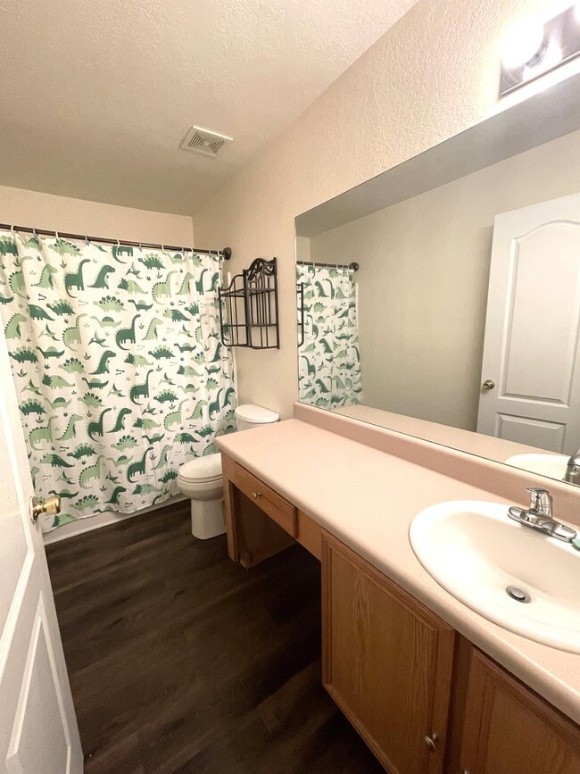 Building Photo - 729 Royal Oaks Dr