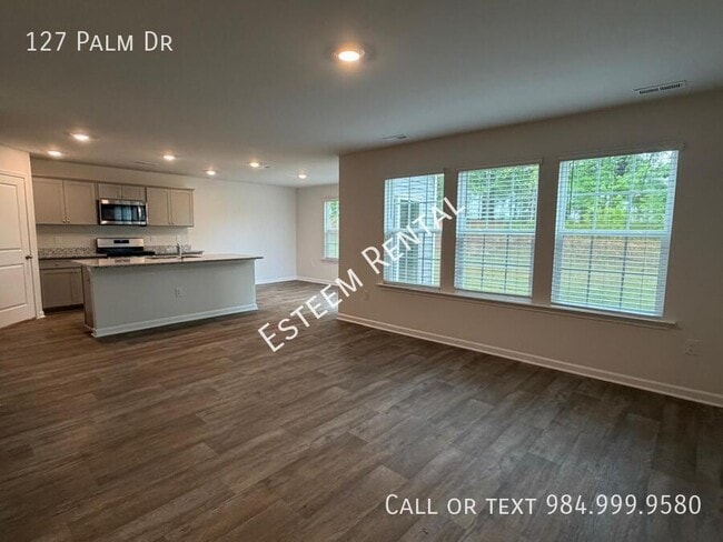 Building Photo - 127 Palm Dr
