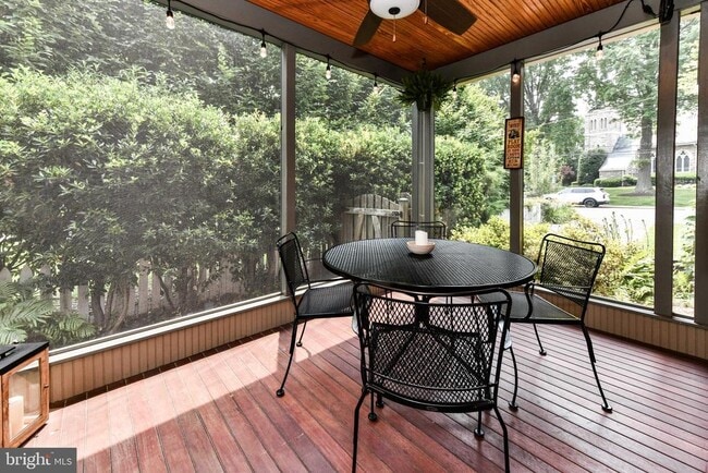 Building Photo - 904 Park Ave