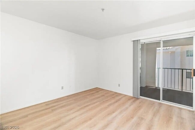 Building Photo - 3550 Bay Sands Dr