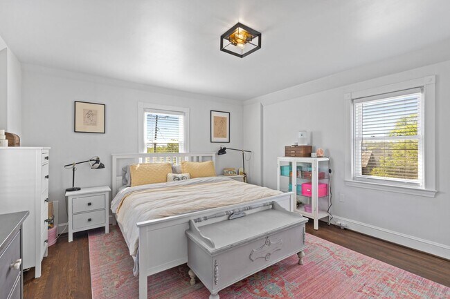 Building Photo - Luxurious Brick Colonial in Prestigious Gu...