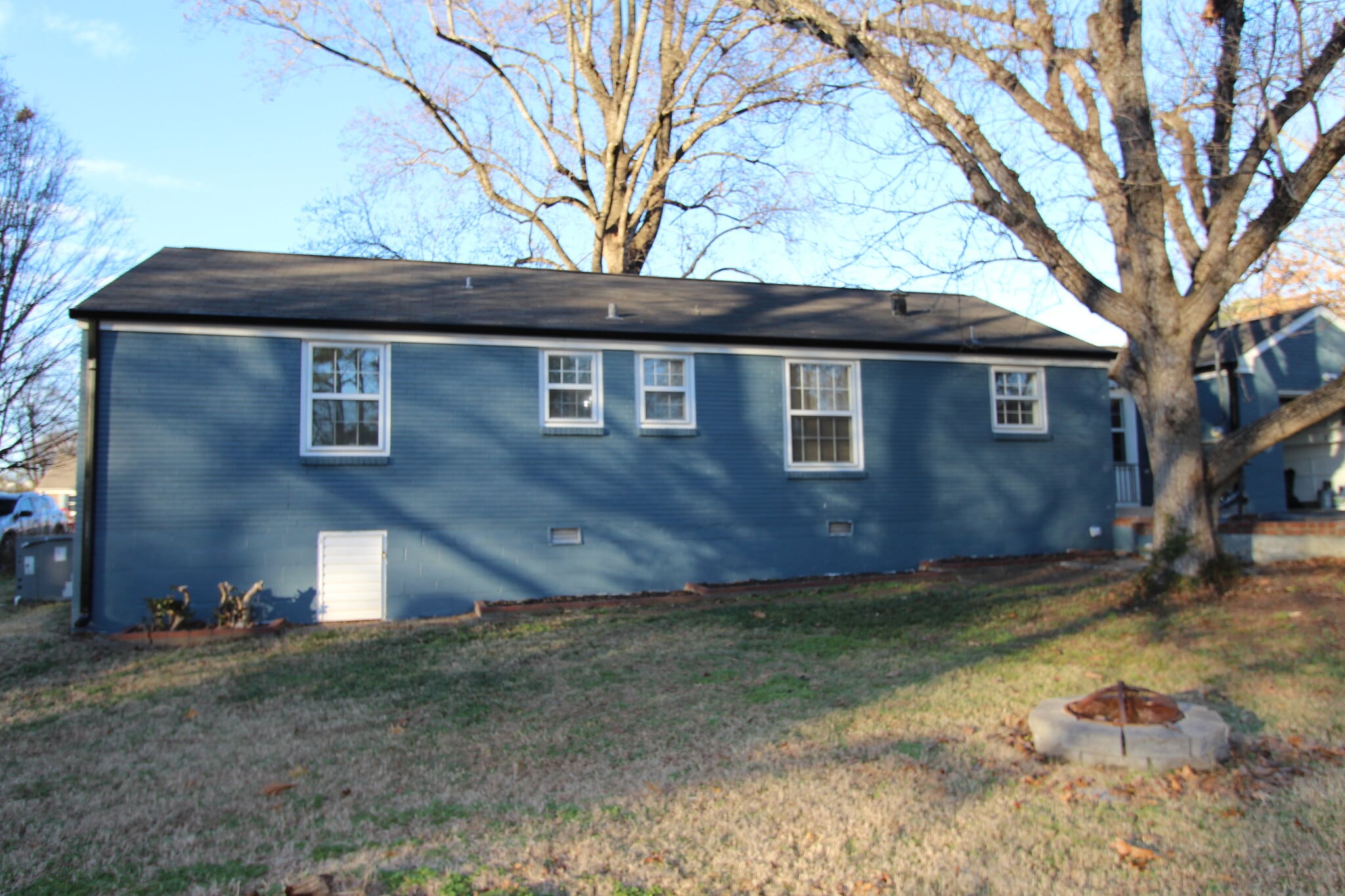 Building Photo - 2313 Ingleside Dr