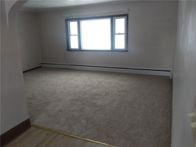 Building Photo - 3389 Lower Maple Ave