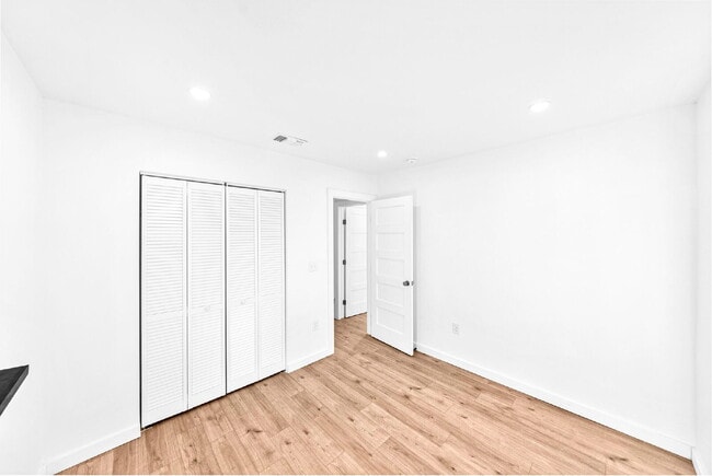 Building Photo - Gorgeous New Remodel with a Bright and Open Floorplan