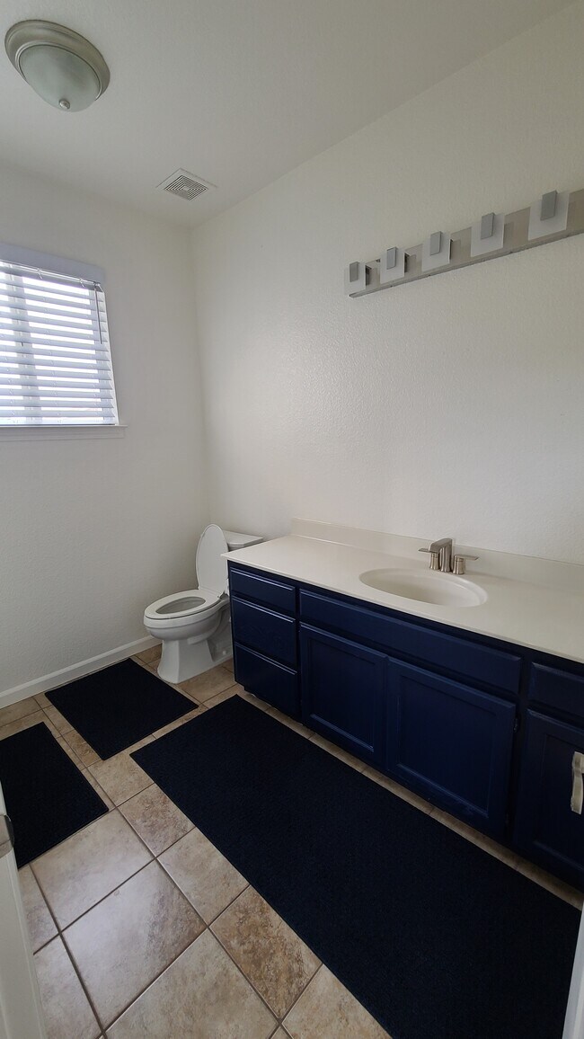 Building Photo - 1888 Leaning Oak Dr