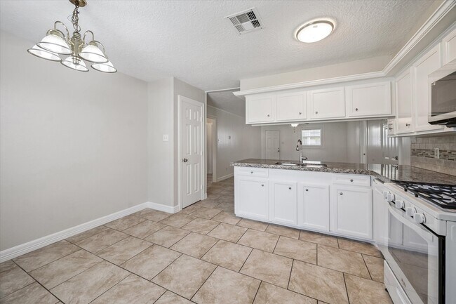Building Photo - 23103 Berry Pine Dr