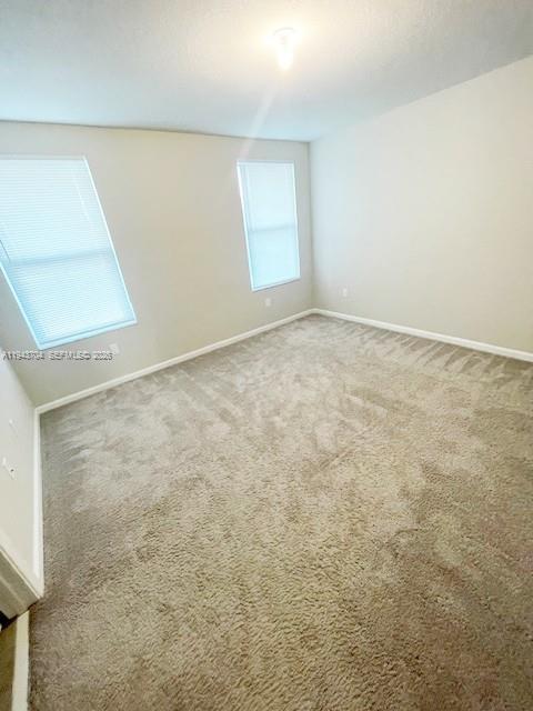 Building Photo - 3939 SE Mentmore Ln