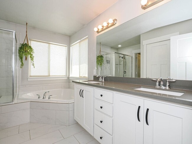 Building Photo - 69 S Serrata Ln