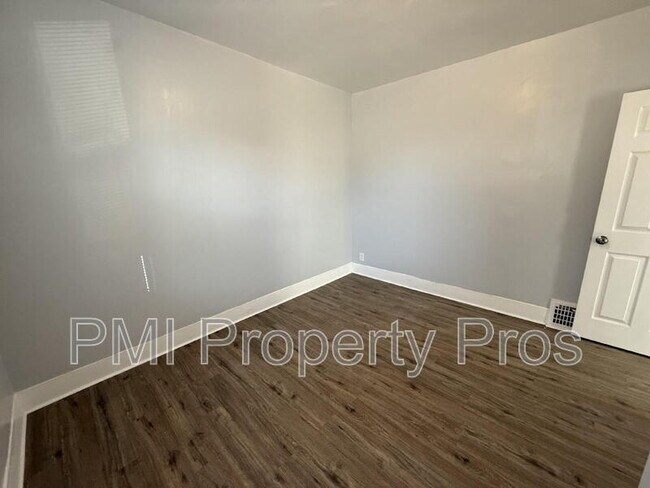 Building Photo - 3278A N 17th St