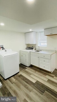 Building Photo - 5015 Wilkens Ave