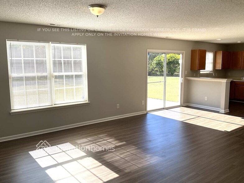 Building Photo - 10729 Glenluce Ave