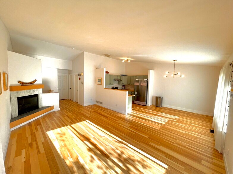 Primary Photo - 8930 Northwood Park Cir