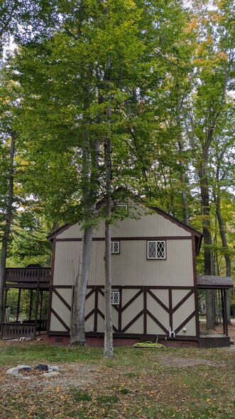 Building Photo - 2552 E Birch Ct