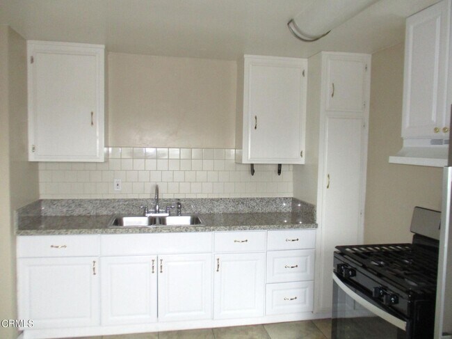 Building Photo - 851 W Crestwood Ave