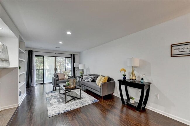Building Photo - 2 Bedroom 2 Bath in Buckhead