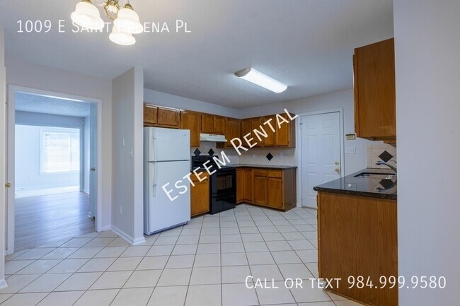 Building Photo - 1009 E St Helena Pl