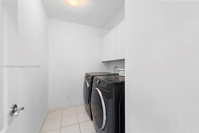 Building Photo - 1415 Sunset Harbour Dr