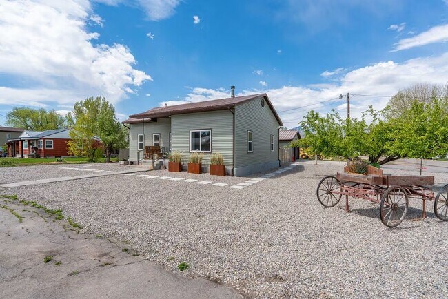 Building Photo - 187 N 300 W