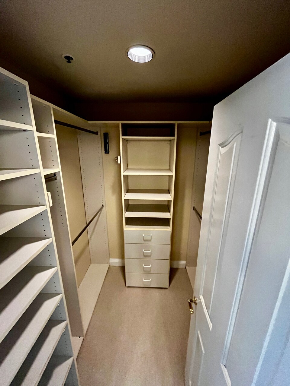 Closet - 2016 Pacific Ave