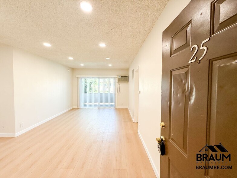 Building Photo - 5433 Sepulveda Blvd