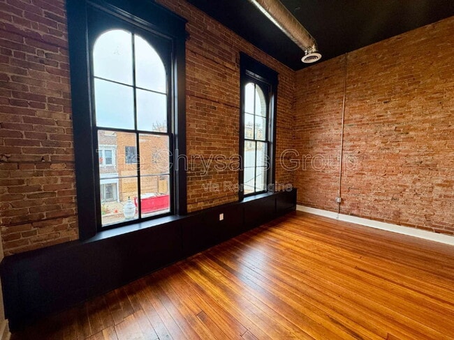 Building Photo - 209 W Main St