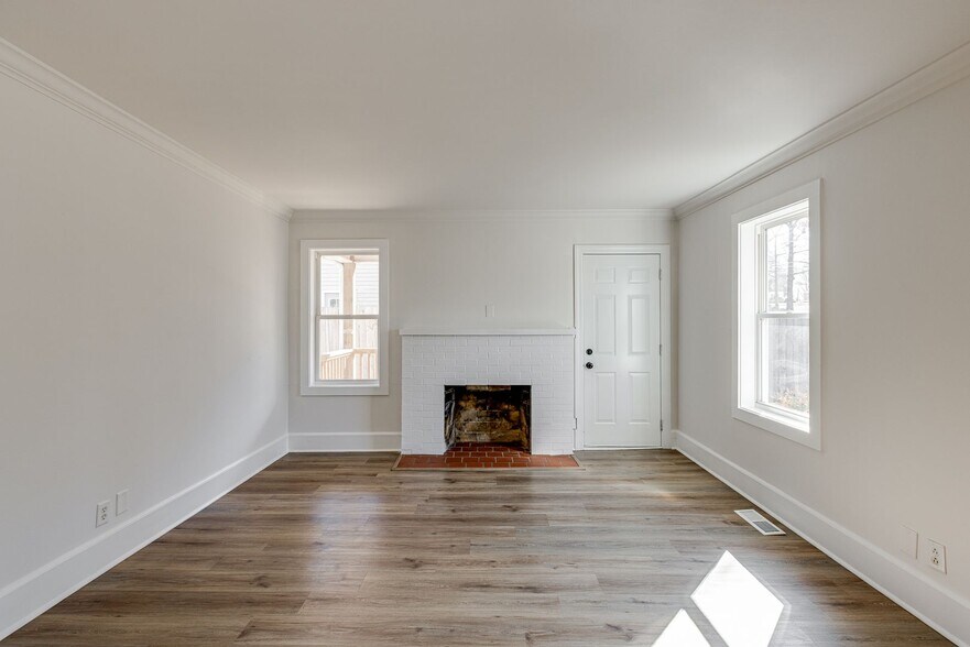 Building Photo - 5211 Sunbeam Ave
