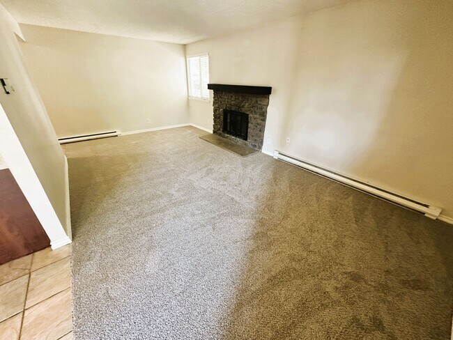 Building Photo - 2 bed 1 bath 2nd floor condo for rent. No ...