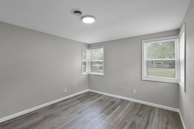 Building Photo - Spacious 3 Bed 1 Bath Home