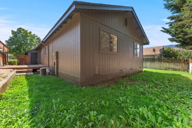 Building Photo - 145 Summerset Dr
