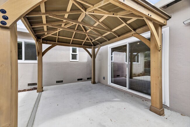Building Photo - 4535 Lobos Ave