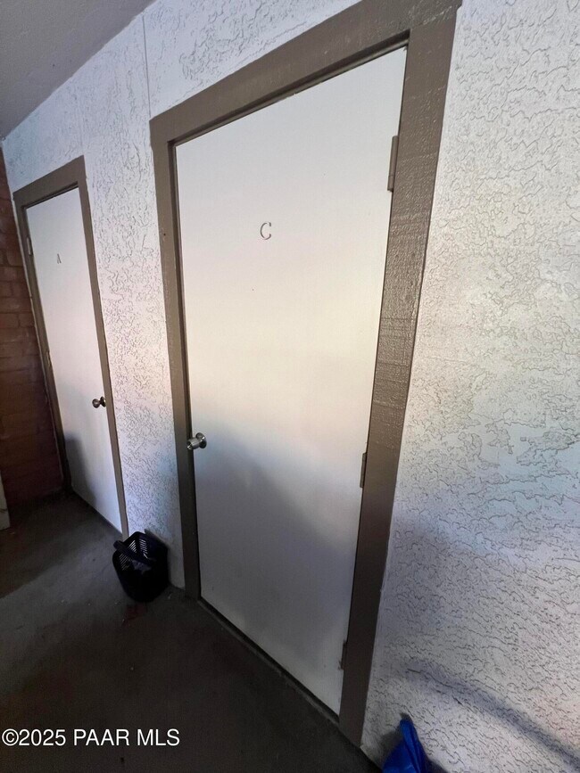 Building Photo - 8860 E Yavapai Rd