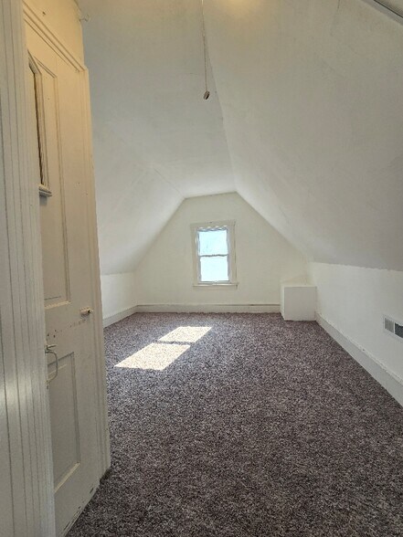 Building Photo - 408 N 4th St.